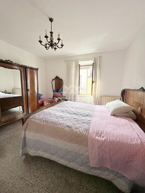 casa indipendente in vendita a Carrara in zona Avenza