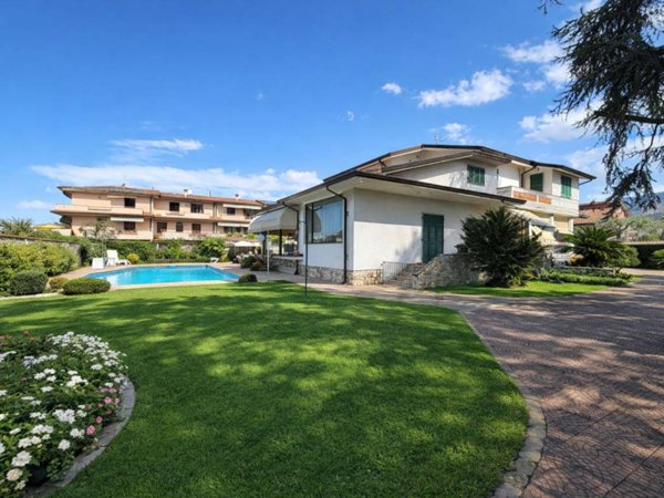 casa indipendente in vendita a Carrara in zona Sant'Antonio