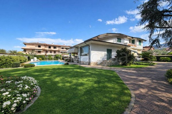 casa indipendente in vendita a Carrara