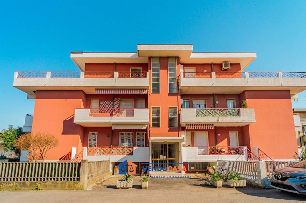 appartamento in vendita a Carrara in zona Marina di Carrara