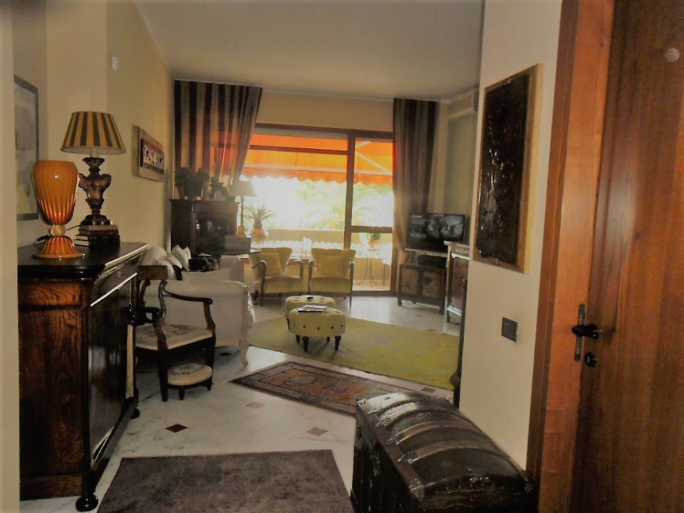 appartamento in vendita a Carrara in zona Marina di Carrara