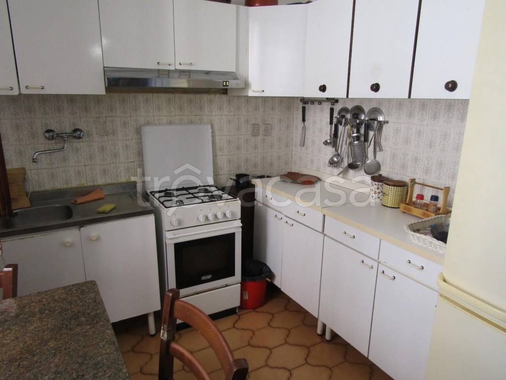 appartamento in vendita a Carrara in zona Avenza