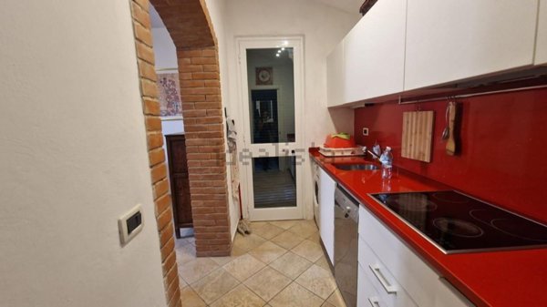 casa semindipendente in vendita a Carrara in zona Marina di Carrara