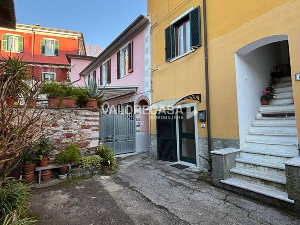 casa indipendente in vendita a Carrara