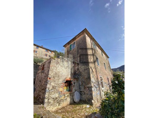 casa indipendente in vendita a Carrara in zona Colonnata