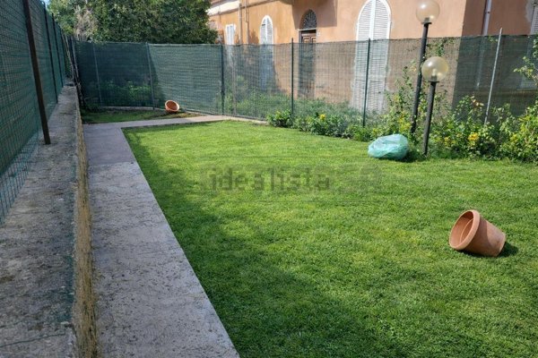 casa indipendente in vendita a Carrara