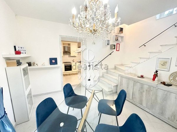 casa indipendente in vendita a Carrara in zona Stabbio