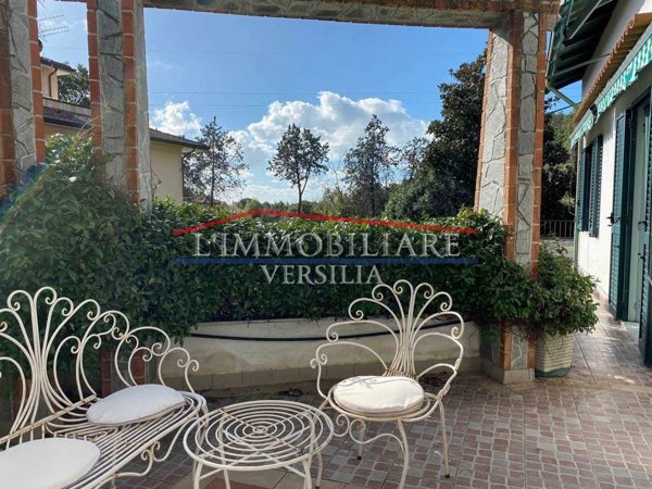 casa indipendente in vendita a Carrara