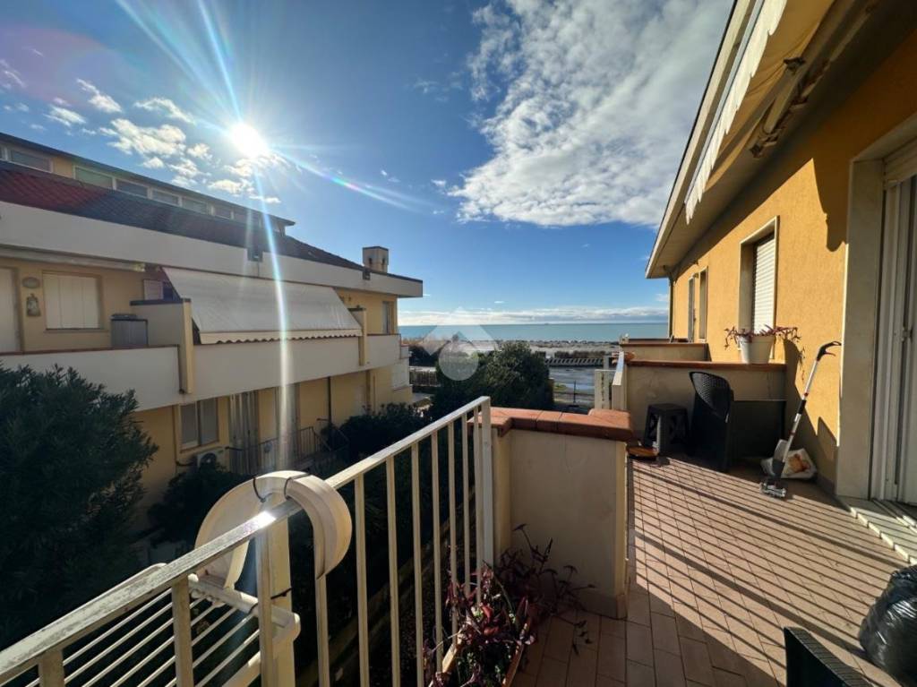 appartamento in vendita a Carrara in zona Marina di Carrara