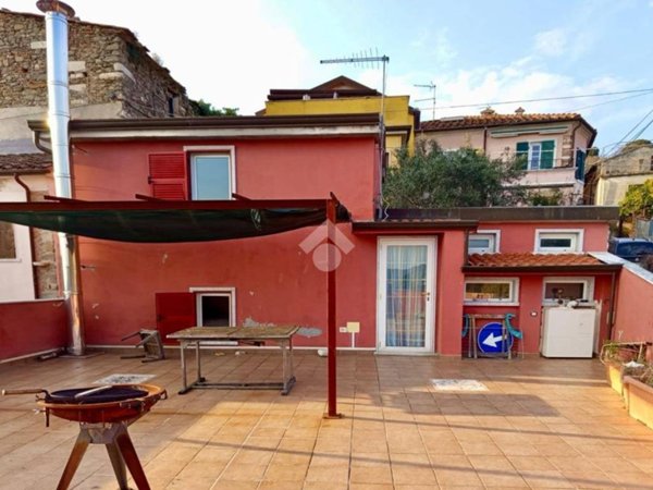 appartamento in vendita a Carrara in zona Fossola