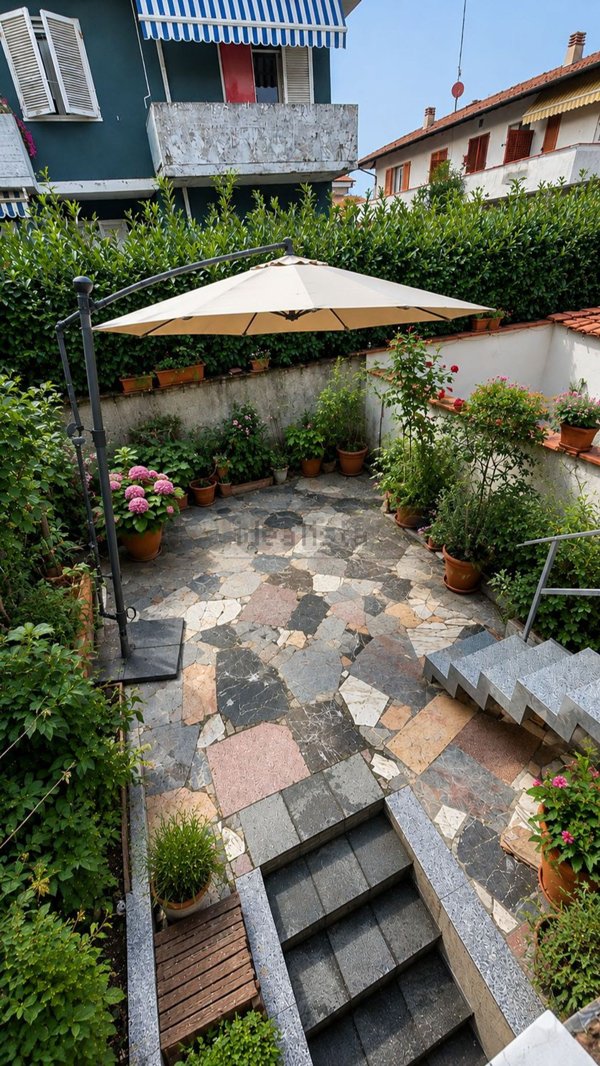 casa indipendente in vendita a Carrara in zona Avenza
