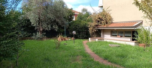 casa indipendente in vendita a Carrara in zona Avenza