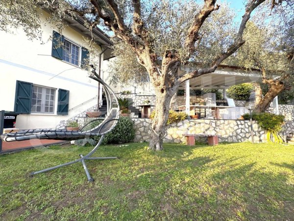 casa indipendente in vendita a Carrara in zona Fossone