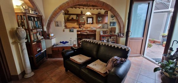 casa semindipendente in vendita a Carrara