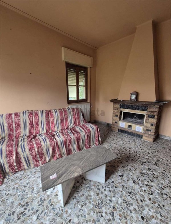 casa indipendente in vendita a Carrara in zona Fossola