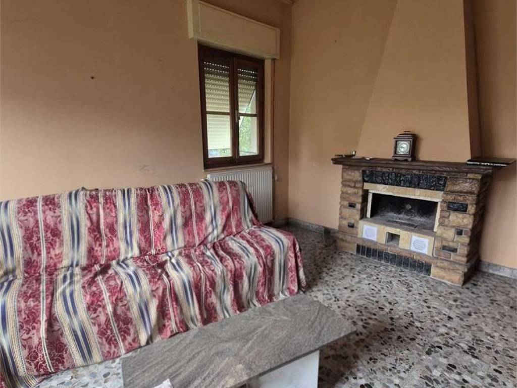 casa indipendente in vendita a Carrara in zona Fossola