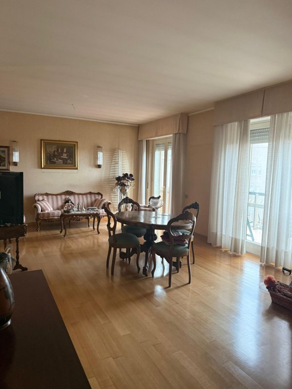 appartamento in vendita a Carrara in zona Marina di Carrara