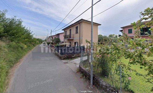 casa indipendente in vendita a Carrara in zona Battilana