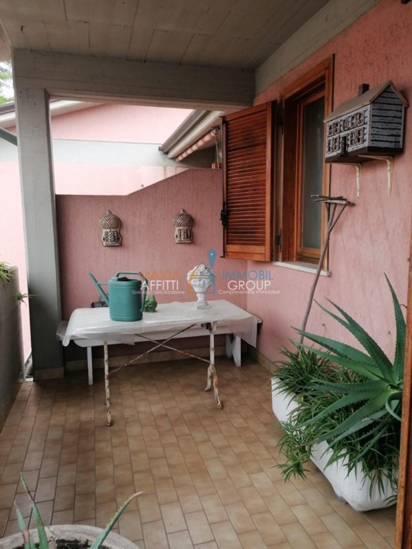 casa indipendente in vendita a Carrara in zona Avenza