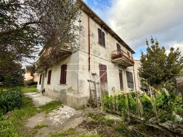 casa indipendente in vendita a Carrara in zona Nazzano