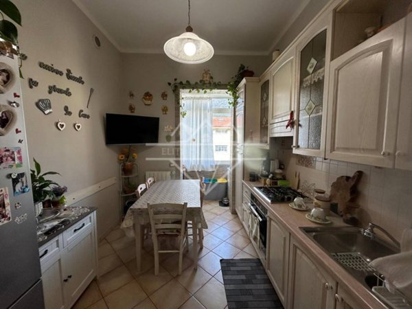 appartamento in vendita a Carrara in zona Avenza