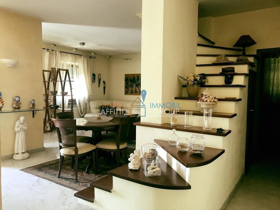 casa indipendente in vendita a Carrara in zona Avenza