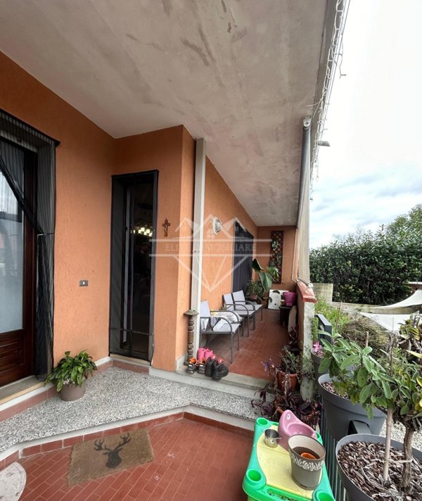 appartamento in vendita a Carrara in zona Avenza