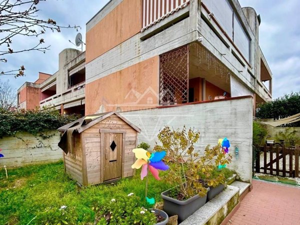 appartamento in vendita a Carrara in zona Avenza