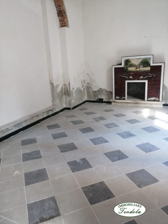 appartamento in vendita a Carrara in zona Centro Città