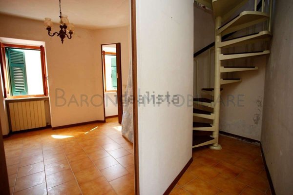 casa indipendente in vendita a Carrara in zona Gragnana