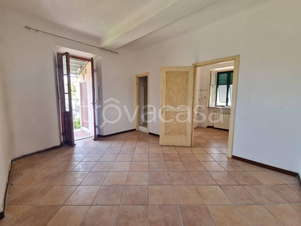 appartamento in vendita a Carrara in zona Codena