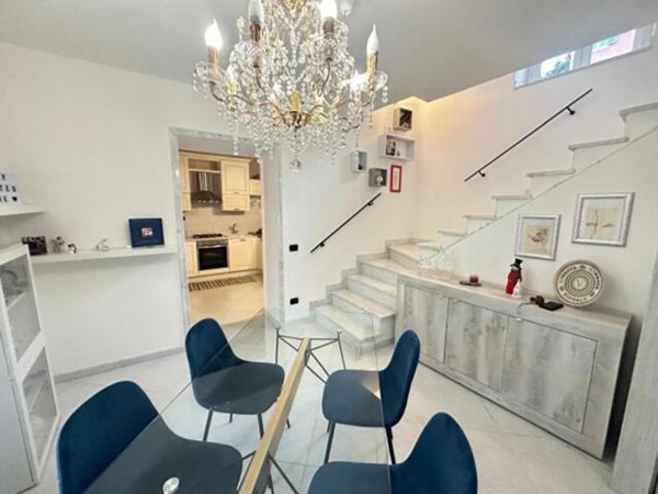 casa semindipendente in vendita a Carrara