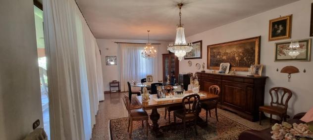 casa indipendente in vendita a Carrara in zona Marina di Carrara