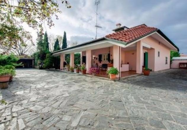 casa indipendente in vendita a Carrara in zona Marina di Carrara