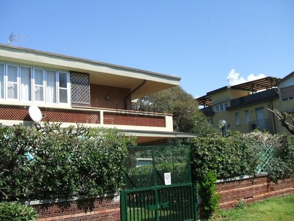 appartamento in vendita a Carrara in zona Marina di Carrara