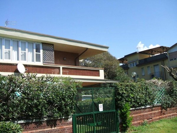 appartamento in vendita a Carrara in zona Marina di Carrara