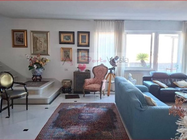 appartamento in vendita a Carrara in zona Marina di Carrara