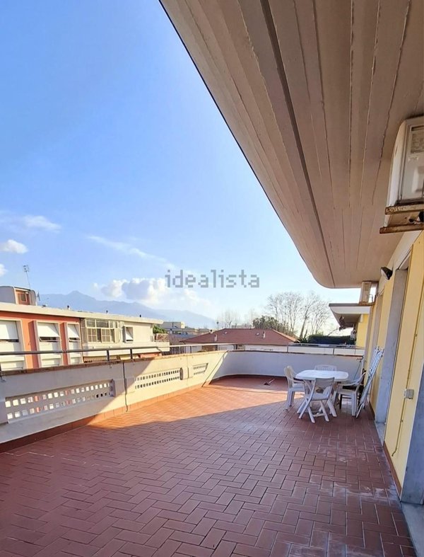 appartamento in vendita a Carrara in zona Marina di Carrara