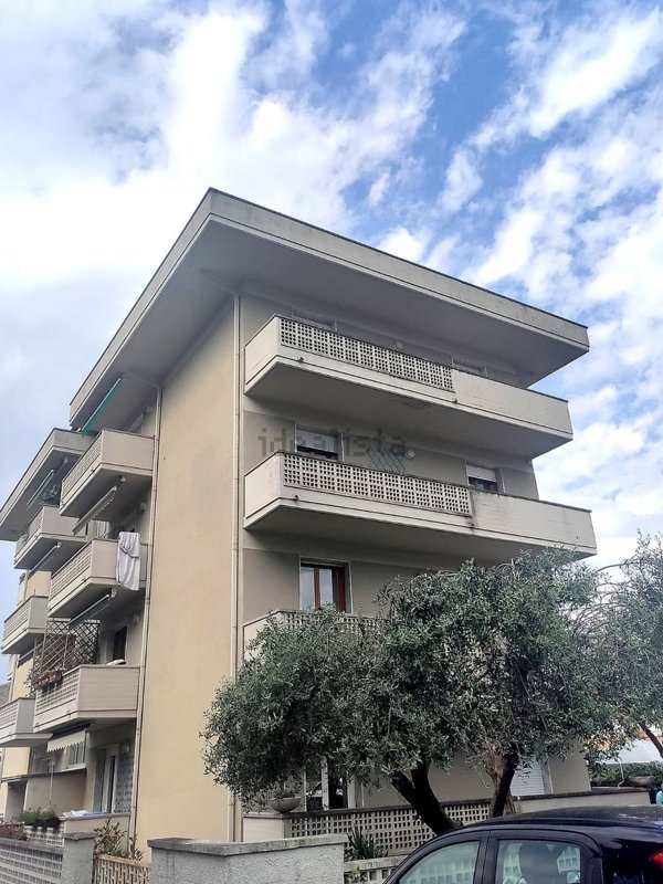appartamento in vendita a Carrara in zona Avenza