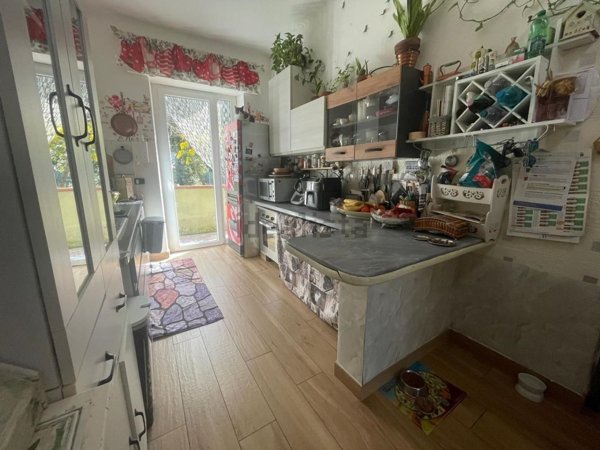 appartamento in vendita a Carrara in zona Marina di Carrara