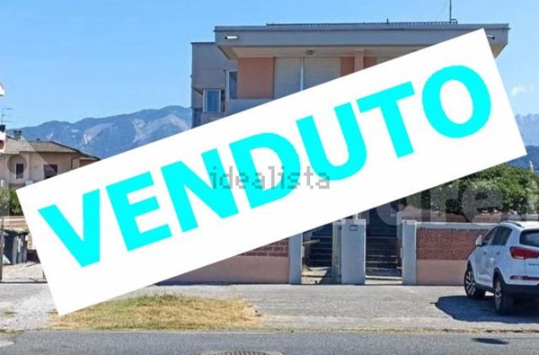appartamento in vendita a Carrara in zona Marina di Carrara