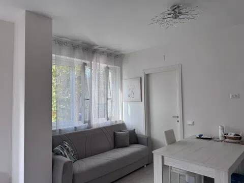 appartamento in vendita a Carrara in zona Marina di Carrara