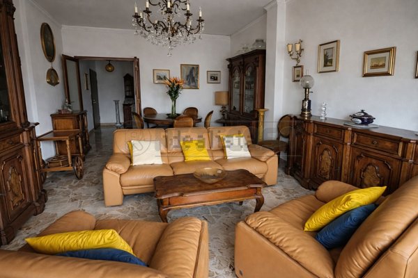 appartamento in vendita a Carrara in zona Avenza