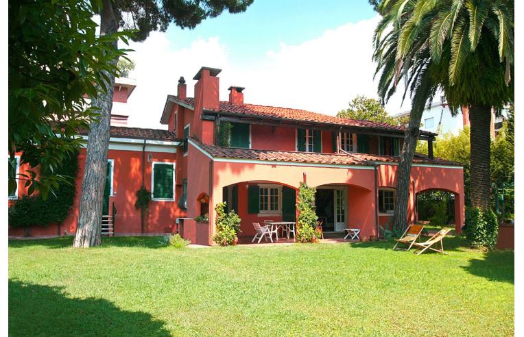 casa indipendente in vendita a Carrara in zona Marina di Carrara