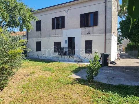 appartamento in vendita a Carrara in zona Avenza