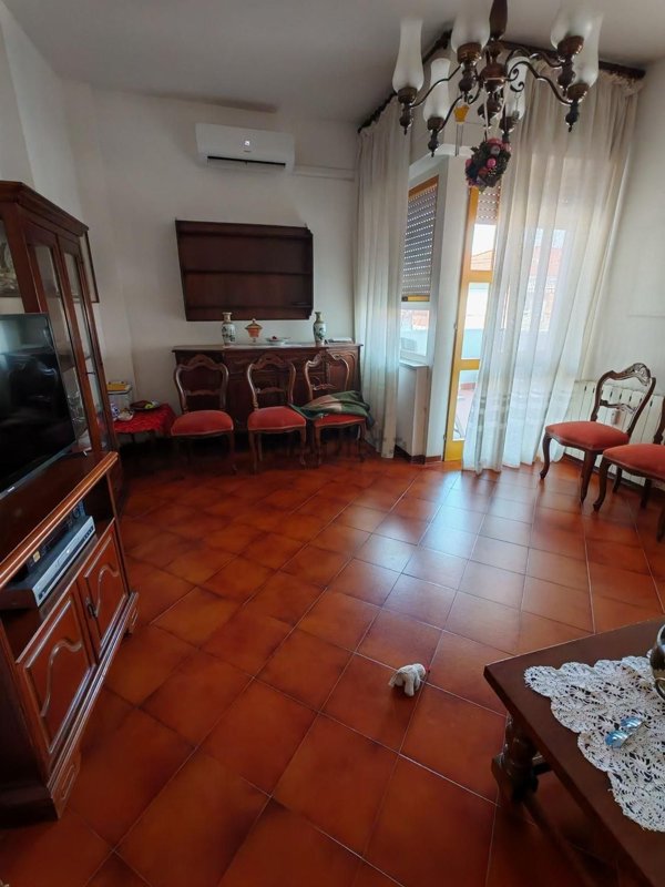 appartamento in vendita a Carrara in zona Marina di Carrara