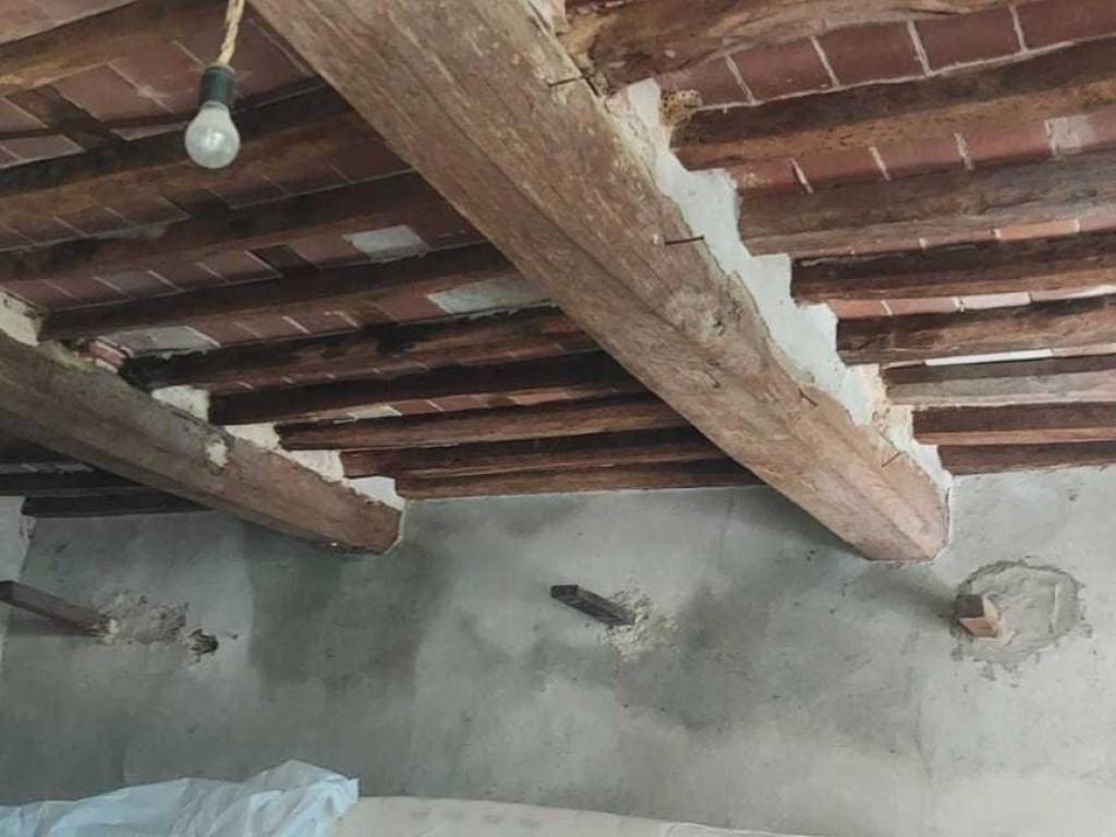 casa indipendente in vendita a Carrara in zona Bonascola