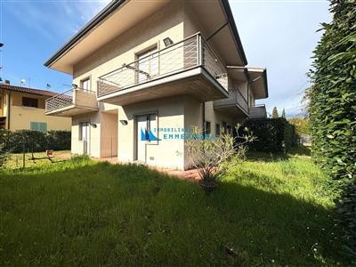 casa indipendente in vendita a Carrara
