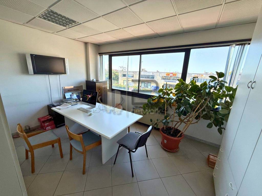 negozio in vendita a Carrara in zona Avenza