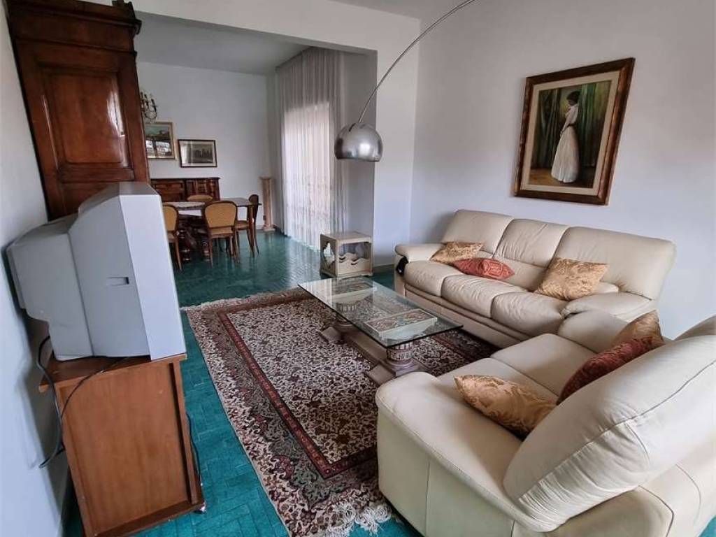 appartamento in vendita a Carrara in zona Marina di Carrara